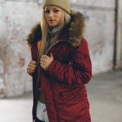 Фото куртки N-3B Women Parka, цвет красный, на улице