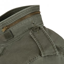 Фото срытого в воротник капюшона на полевой куртке M-65 Defender Field 
Coat, цвет оливковый