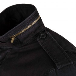 Фото скрытого в воротник капюшона на полевой куртке M-65 Defender Field 
Coat, цвет черный